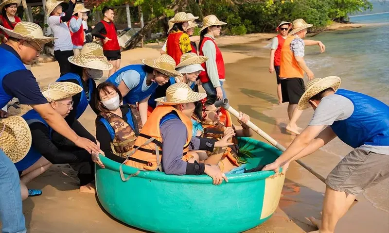 Basket Boat Racing