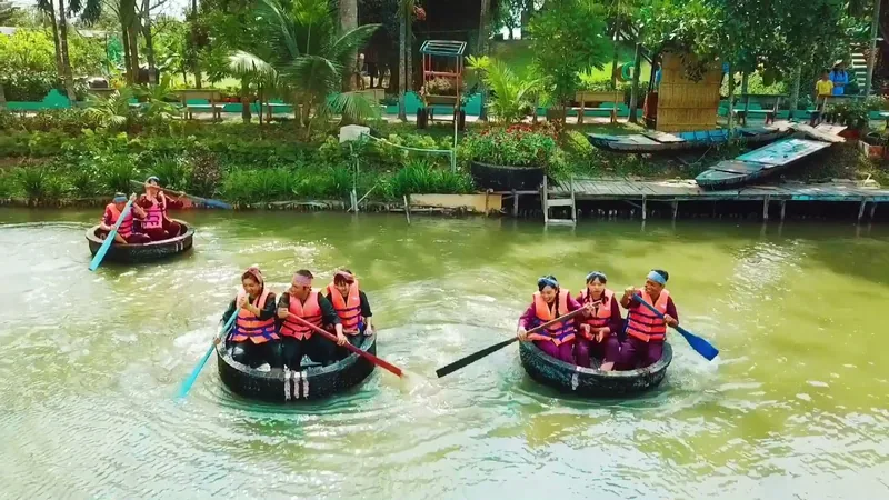 Basket Boat Rowing