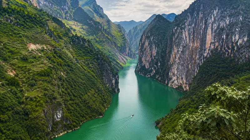 Turquoise Nho Que River winding through Tu San Canyon